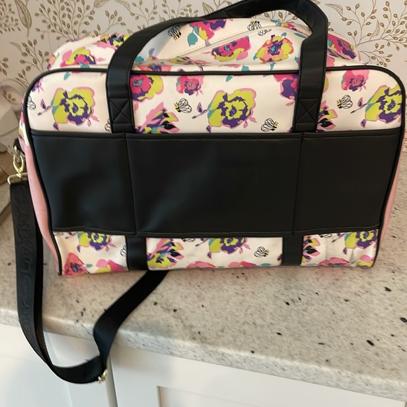 Betsy Johnson overnight bag - Picture 5 of 6
